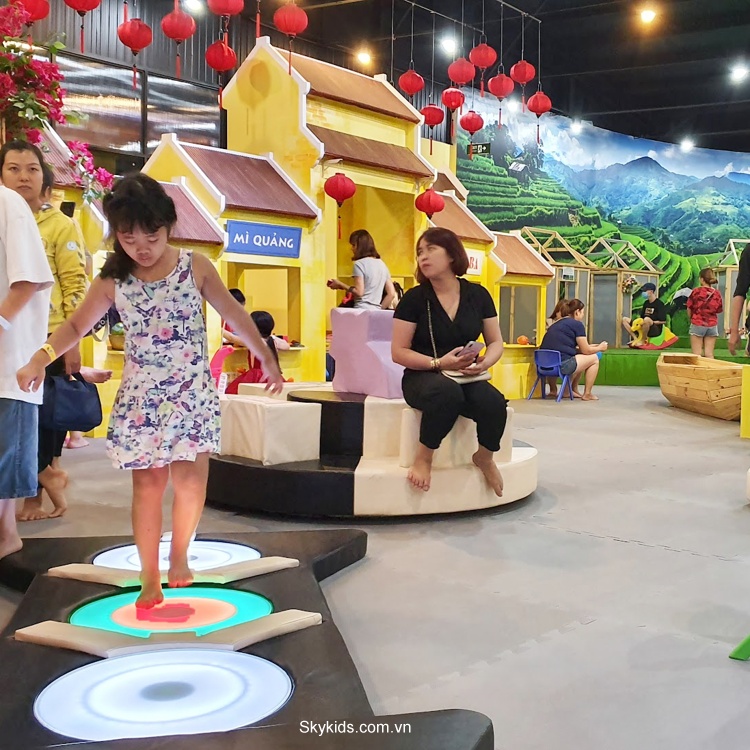 Đồ chơi trẻ em tại SkyKids Long Khánh